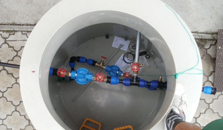 Fotka - O Z N A M - únik vody na Hostinci